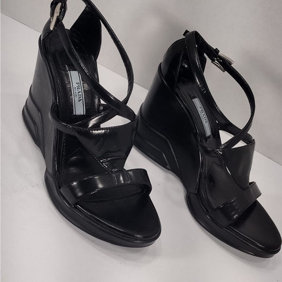 Prada Black Women's Sandals size 7.5 pre
Owned Exellent condition - Picture 2 of 12